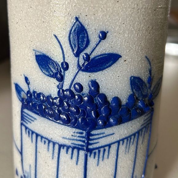 Salmon Falls Stoneware Blueberry Basket Crock Vase - Picture 7 of 8